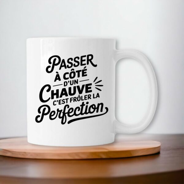Mug Passer à côté d'un chauve